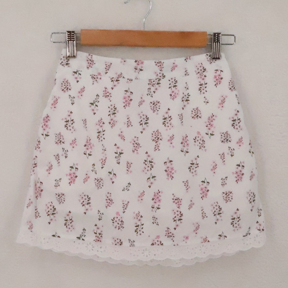 Forever 21 Floral Eyelet Mini Skort Womens Size XS White Pink Cottage Feminine